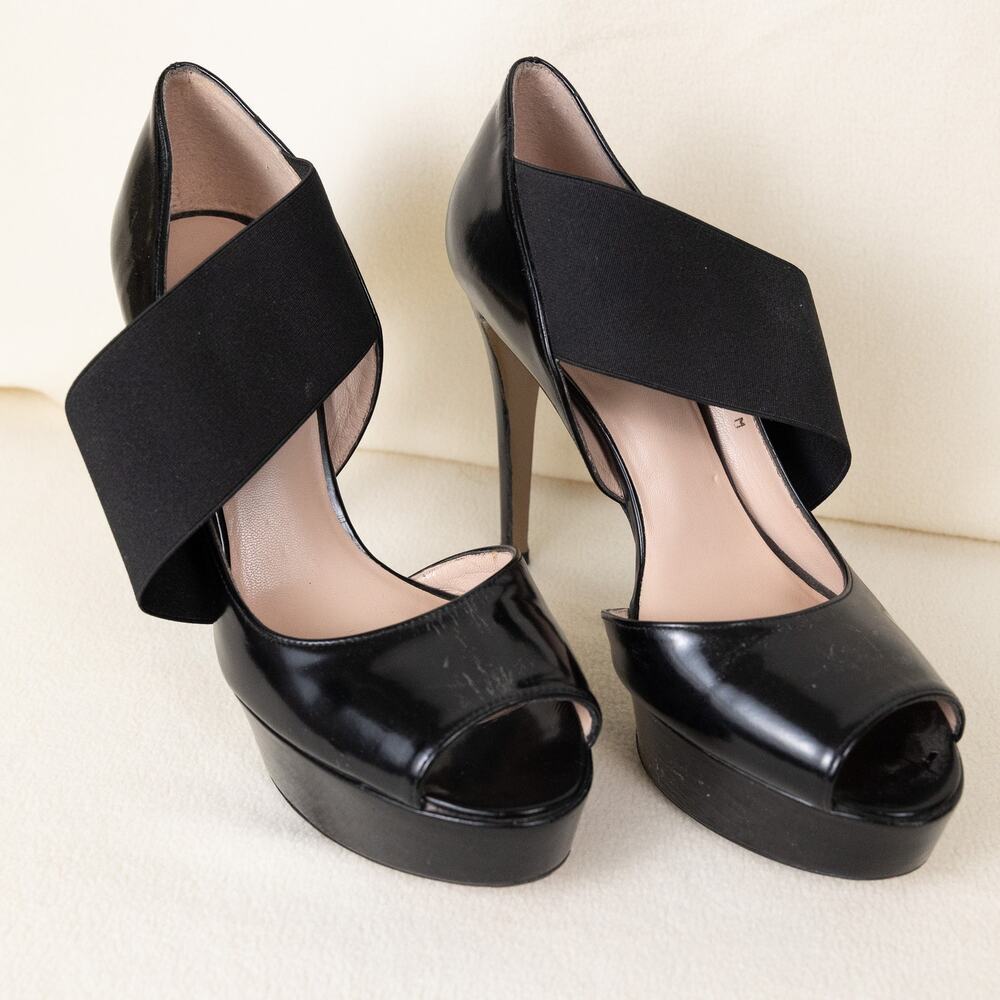 Stuart Weitzman Patent Leather Peep Toe Heel 7M